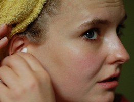 Гноится ушко после прокола что делать