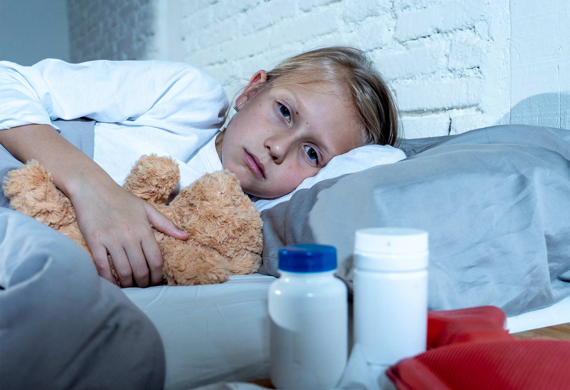Ротавирус грипп. Ребенок болеет. Желудочный грипп у детей. Кишечные инфекции у детей. Больной ребенок.